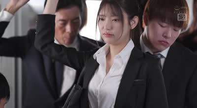 SONE-771我無法忍住對像女主播的女大生進行淫蕩的性愛-倉木華