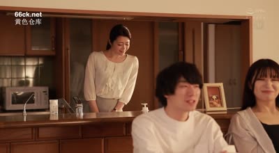 JUR-328女友性慾超強的母親對我超滿意-北條麻妃